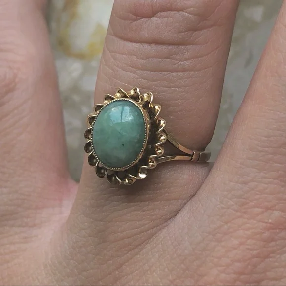 Jade Oval Yellow Gold Victorian Vintage Ring - Picture 7 of 11